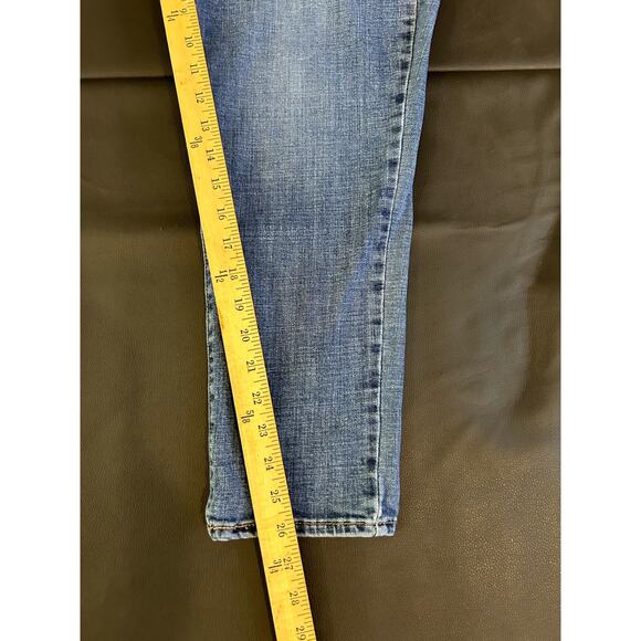 Levi's Classic Crop Size 33 Non-distressed Jeans Denim Closet Staple - Picture 5 of 7